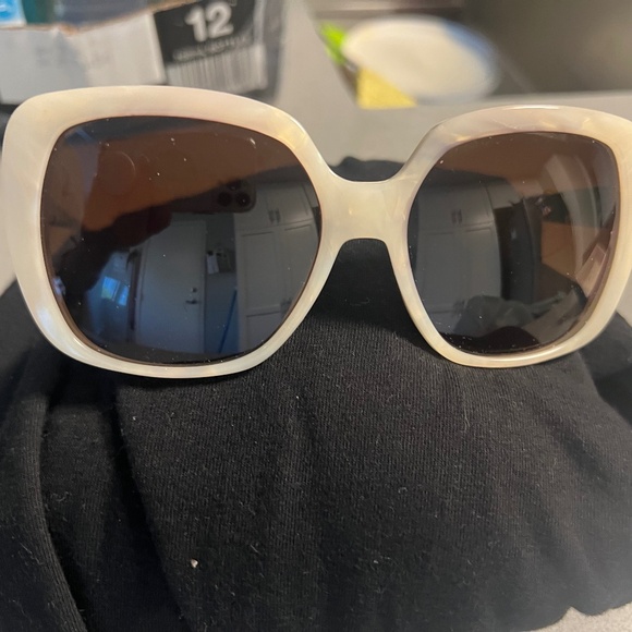 Tory Burch Sunglasses NO Case, Like New - Picture 1 of 5